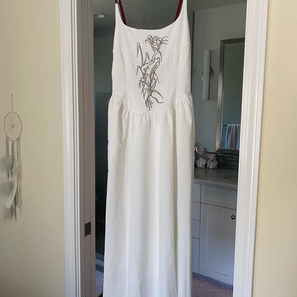 Elegant White Maxi Dress